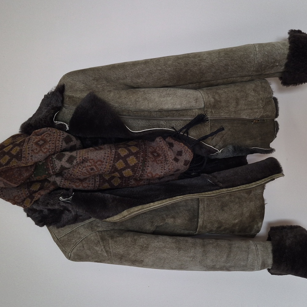 Real Shearling Jacket - Picture 8 of 8